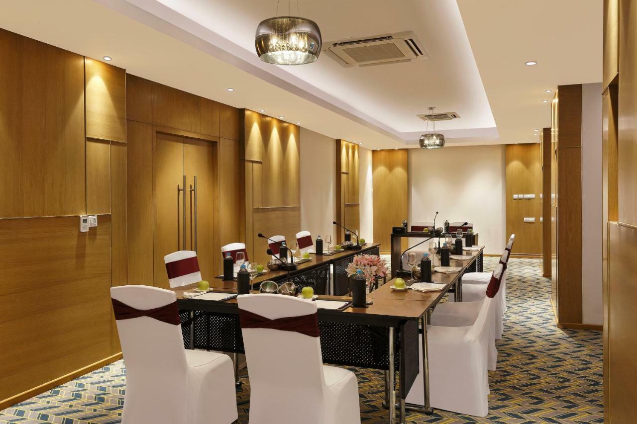 Novotel Guwahati Gs Road Extérieur photo